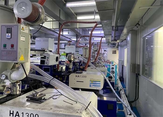 पीएलए प्लास्टिक सामग्री हॉपर लोडर ऊर्जा की बचत और अच्छे सुखाने के प्रभाव के साथ