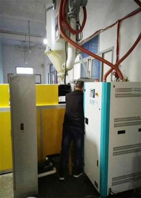 स्वचालित 30L/H प्लास्टिक Dehumidifying ड्रायर 45C हवा आउटलेट तापमान उन्नत Desiccant ड्रायर