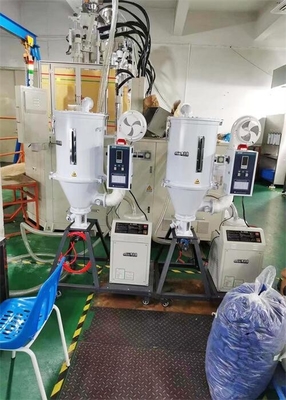 बड़े पैमाने पर उत्पादन के लिए प्लास्टिक Dehumidifying Hopper ड्रायर सूखी सिलो ग्रे रंग