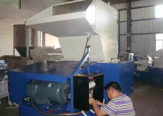 ग्रे सेंट्रल ग्रैनुलेटिंग ग्रेनुलेटर प्लास्टिक रीसाइक्लिंग श्रेडर मशीन हाई स्पीड