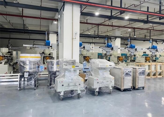 फास्ट स्पीड प्लास्टिक ग्रेनुलेटर मशीन पुल्वराइज़र 220V / 380V / 415V / 600V