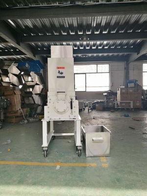 व्हाइट 1.5KW लो स्पीड प्लास्टिक ग्रेनुलेटर ग्राइंडर OG-1LS 20 Kg / H क्षमता