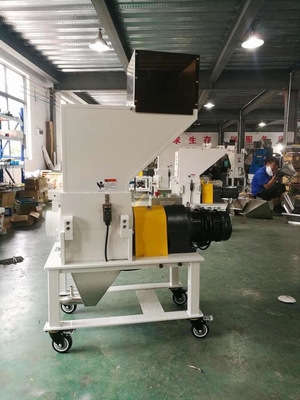 व्हाइट 1.5KW लो स्पीड प्लास्टिक ग्रेनुलेटर ग्राइंडर OG-1LS 20 Kg / H क्षमता