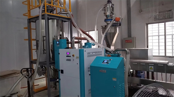 आईएसओ मानक Dehumidifying Hopper Dryer क्षमता 40-16000L 4-40 Kw गर्मी शक्ति