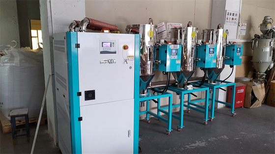 आईएसओ मानक Dehumidifying Hopper Dryer क्षमता 40-16000L 4-40 Kw गर्मी शक्ति